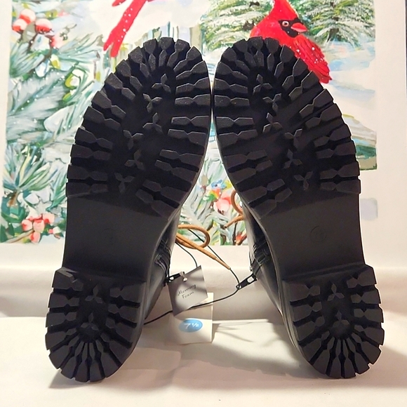 WOMANS WINTER BOOTS LACE UP, MINKY FUR ON TONGUE. SIZE 7 1/2. COLOR BLACK - Picture 4 of 12